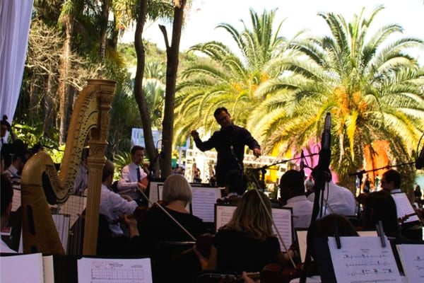 Orquestra Filarmônica se apresenta no Inhotim