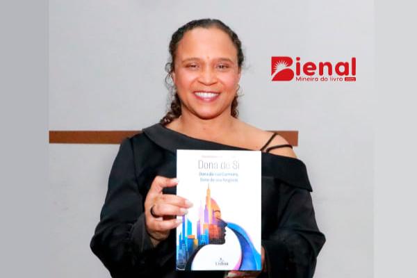 Deputada Ana Paula Siqueira lança livro na Bienal Mineira do Livro 