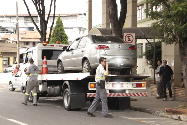 Cuidado, seu carro pode ser rebocado em Contagem