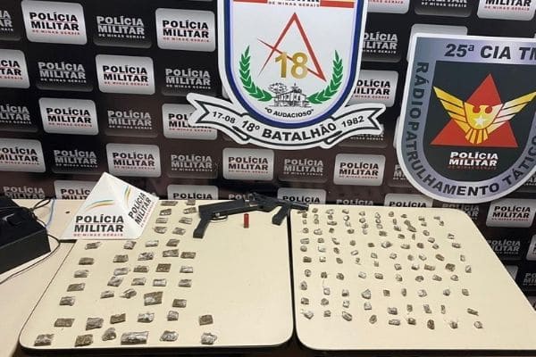 Pedaços de maconha embalados são apreendidos no bairro Ressaca