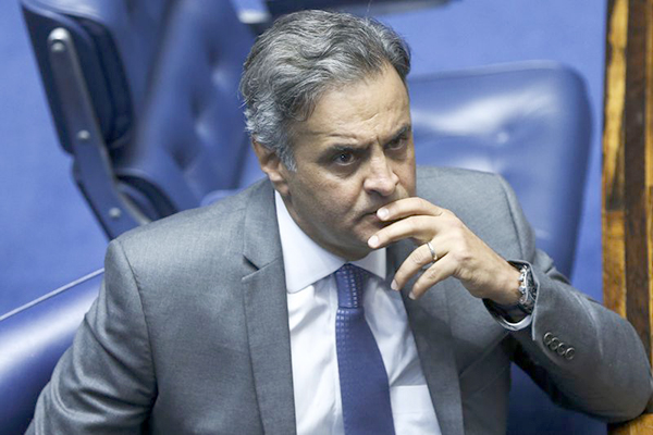 Aécio afasta Tasso da presidência do PSDB e reassume cargo