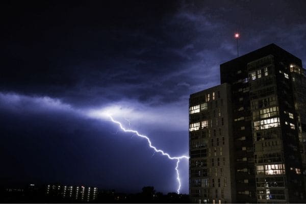 Terça-feira deve ser quente e chuvosa em Contagem