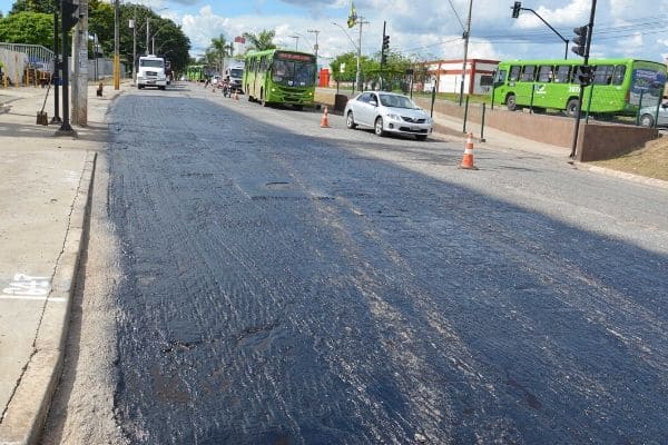 Obras de recapeamento interditam trecho da avenida João César de Oliveira