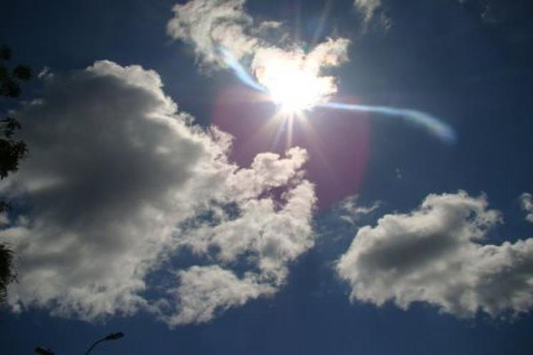 Calor e sol entre nuvens devem predominar em Contagem, no fim de semana