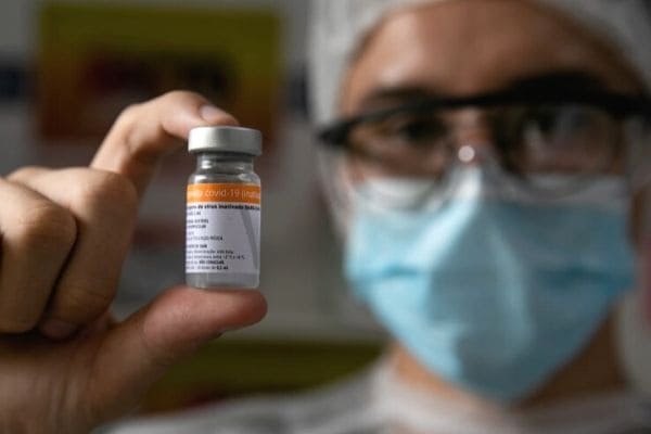 Prefeitura antecipa a vacinação de idosos a partir de 80 anos