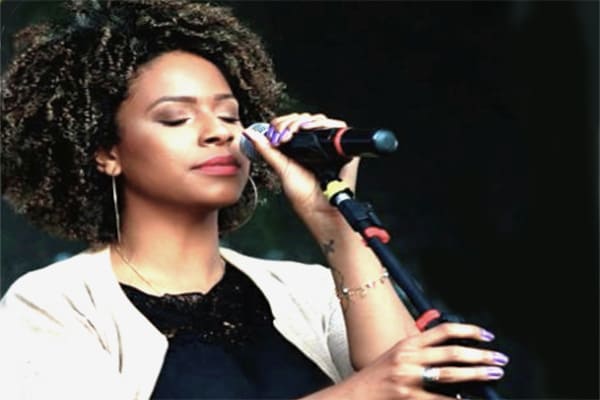 Thaís Moreira faz show na “Quinta Cultural” 