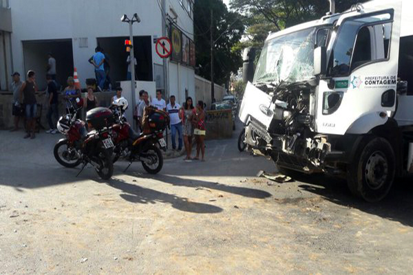 Acidente entre ônibus e caminhão de lixo fere 8 no Alvorada