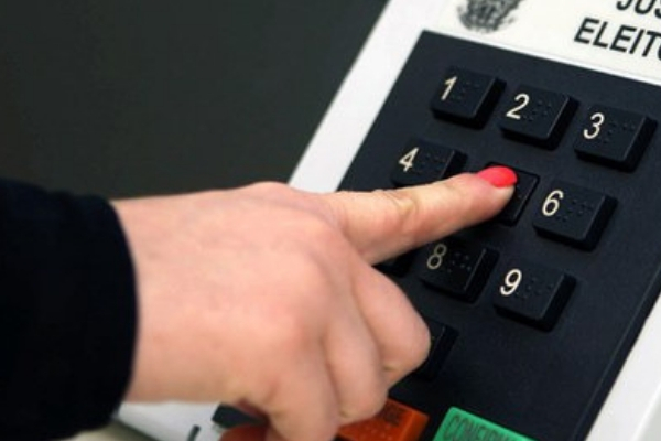 Mais de 12 mil eleitores de MG vão votar em trânsito