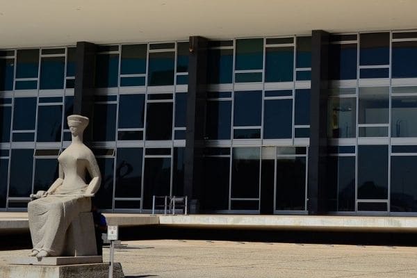 Maioria do Supremo mantém decisão que suspende emendas do relator 