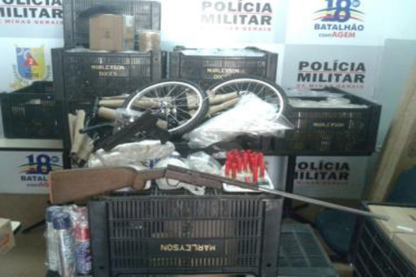 Militares apreendem armas e drogas na Ocupação Willian Rosa