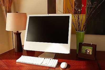 Aumenta o número de casas com computadores ligados à internet.