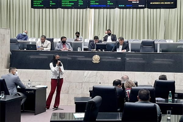 Vereadora Moara Sabóia é a nova líder do governo