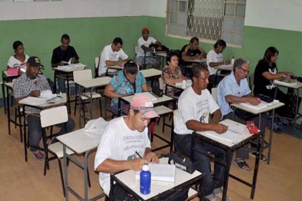 Abertas às inscrições para Educação de Jovens e Adultos - EJA Contagem