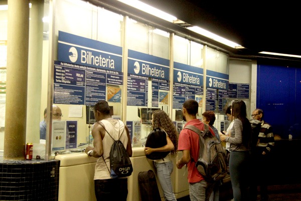 Justiça suspende aumento da tarifa do metrô