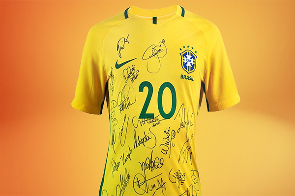 Campanha do Agasalho vai sortear uma camisa do Brasil autografada