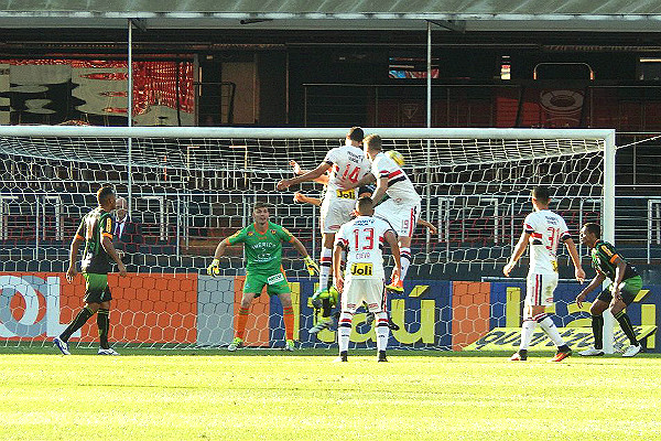 No Brasileirão, América perde por 3 a 0 e continua na zona de rebaixamento