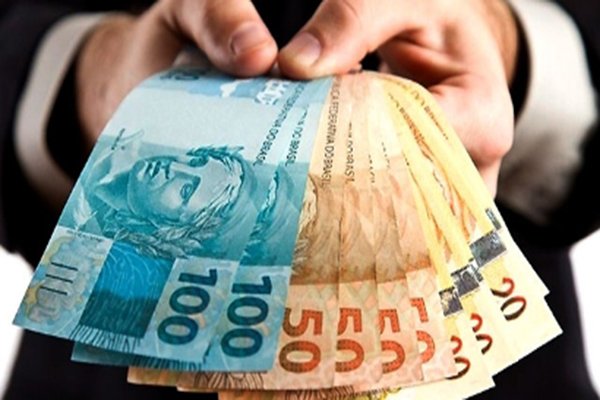 Procura por crédito cai 6,8% em julho