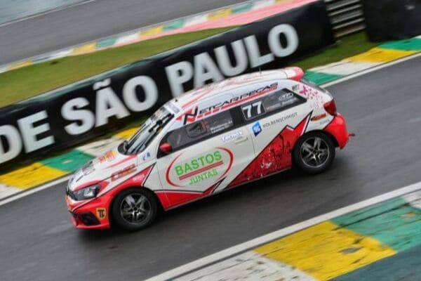 Mineiros vencem mais uma etapa de campeonato em Interlagos