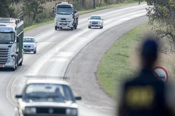 Operação 12 de Outubro restringe tráfego de veículos de carga pesada