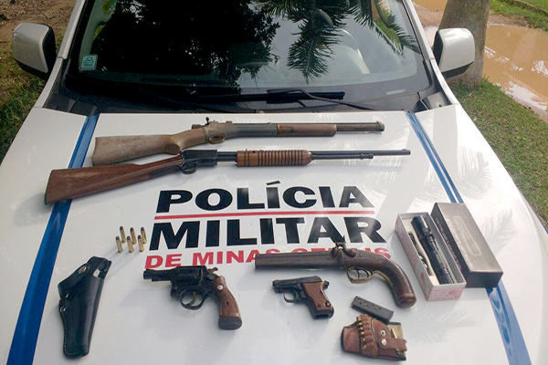 Armas são apreendias em área isolada do bairro Retiro, em Contagem