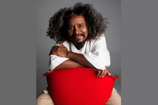 Chico César celebra em BH, os 30 anos do clássico Aos Vivos