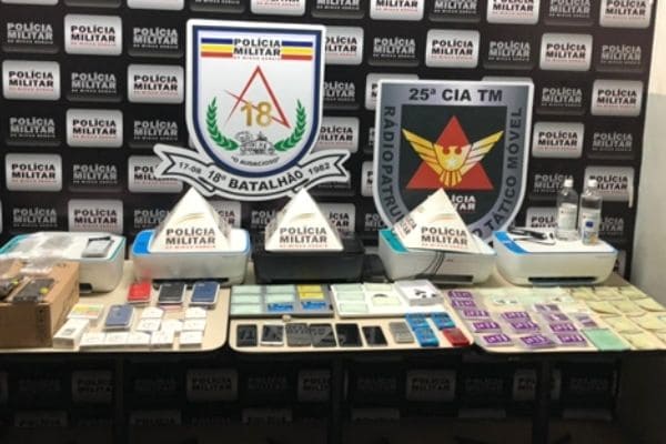 PM apreende materiais usados para falsificar documentos e cartões