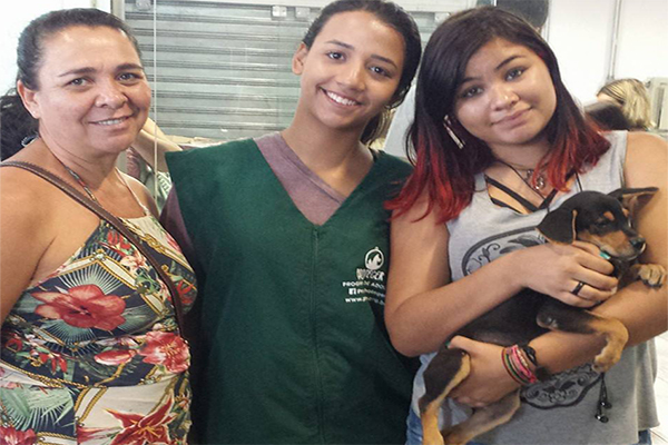 ONG tira dúvidas sobre adoção de animais no Big Shopping