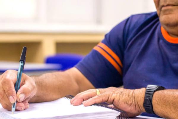 Inscrições abertas para a Educação de Jovens e Adultos (EJA) em Contagem