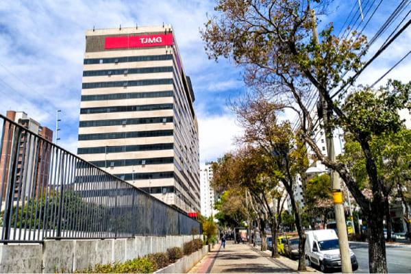 Supermercado condenado a pagar R$ 15 mil por causa de falas racistas no ambiente de trabalho