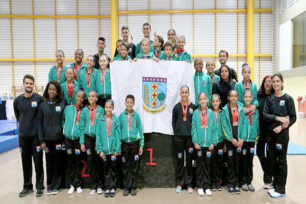 Ginástica de trampolim de Contagem conquista 42 medalhas em estadual