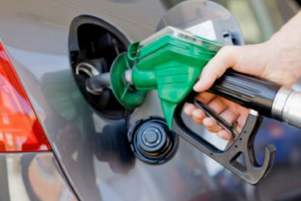 Petrobras anuncia queda de 0,98% no preço da gasolina nas refinarias