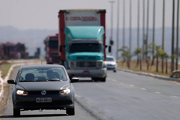 Minas é terceiro Estado em descumprimento da Lei do Farol