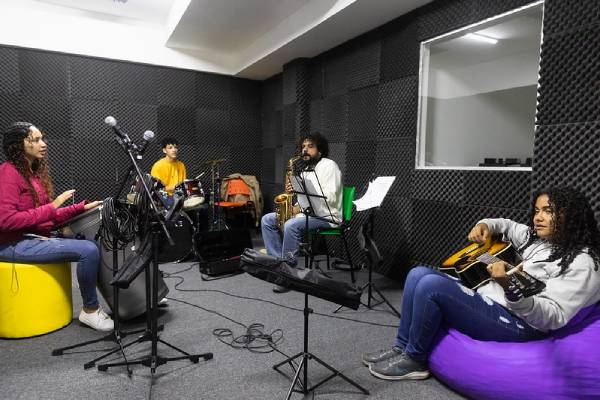 Estação Juventude oferece oficinas gratuitas para jovens de Contagem