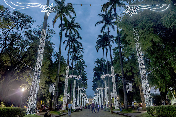Iluminação de Natal da Praça da Liberdade será acesa nesta segunda