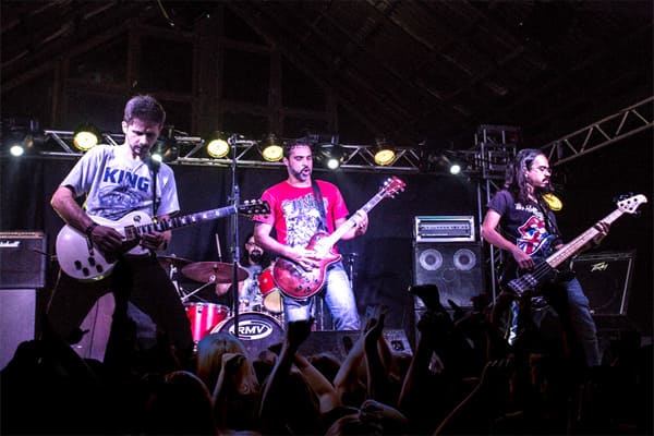 Banda Beerjuice faz show em Contagem