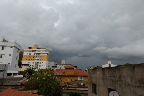 Contagem deve ter quinta-feira chuvosa