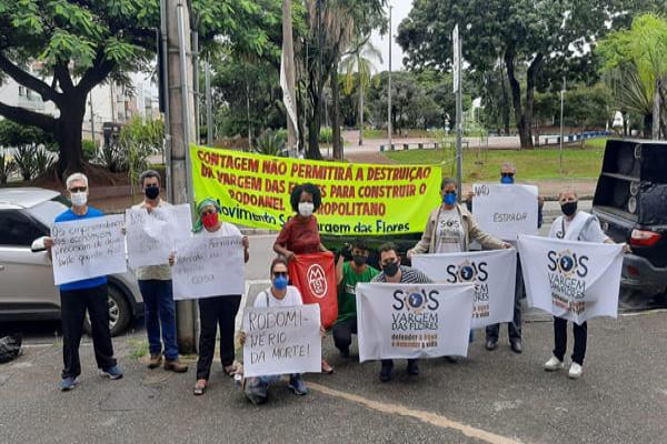 Secretário de Estado é recebido com protestos em Contagem