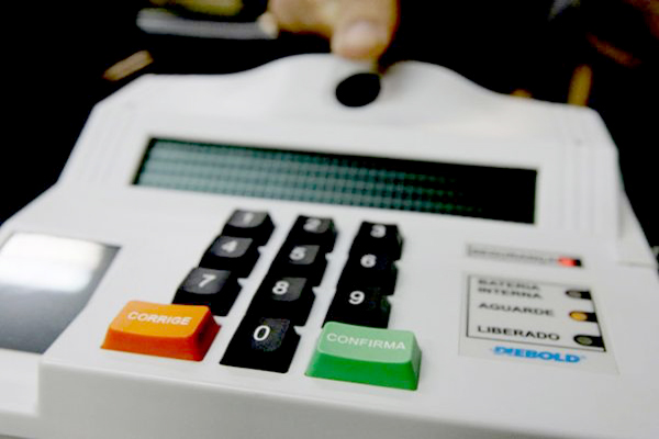 Biometria deve chegar a todos eleitores até 2020, diz Gilmar Mendes