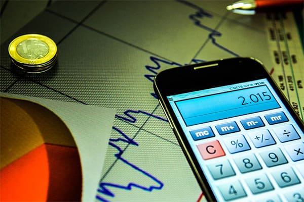 Bancos norte-americanos quebram e economistas brasileiros divergem sobre a taxa básica Selic