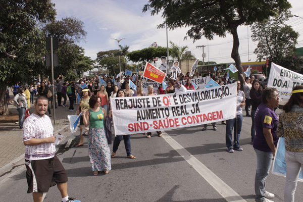 Protesto unificado da educação e da saúde para o trânsito no Eldorado