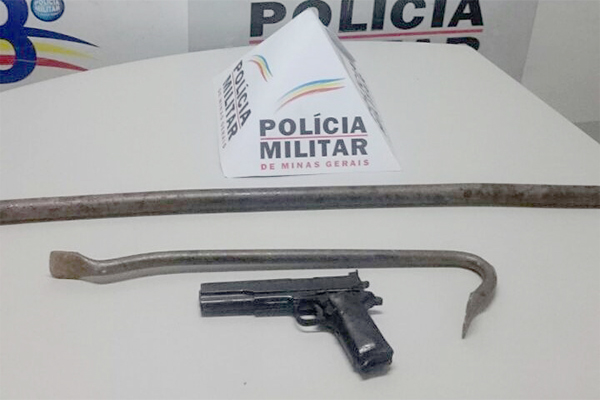 Carro roubado é encontrado no bairro Cabral