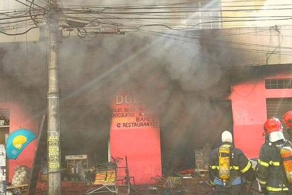 Incêndio destrói mercearia no bairro Eldorado