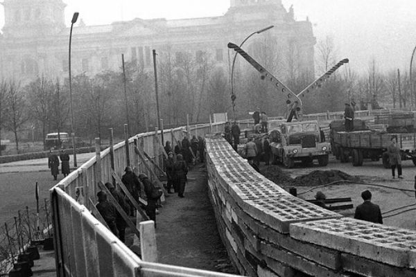 Há 60 anos era erguido o Muro de Berlim, símbolo da Guerra Fria