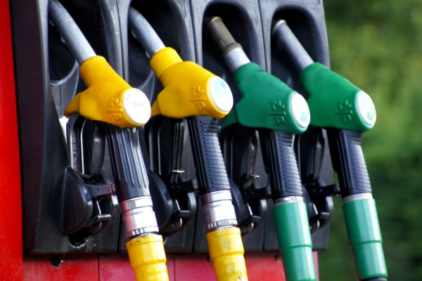 Petrobras eleva gasolina em 2 centavos; diesel permanece inalterado