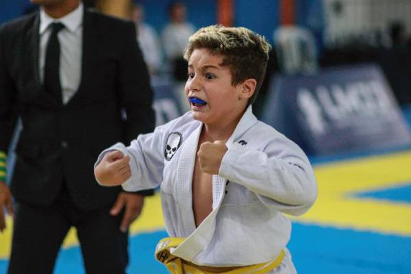 Bezinho, o pequeno gigante do Jiu-Jitsu de Contagem, busca novos patrocínios