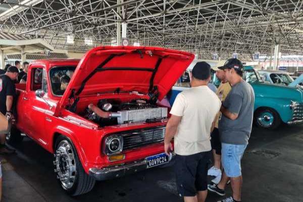 Encontro de Carros Antigos no Big Shopping faz sucesso