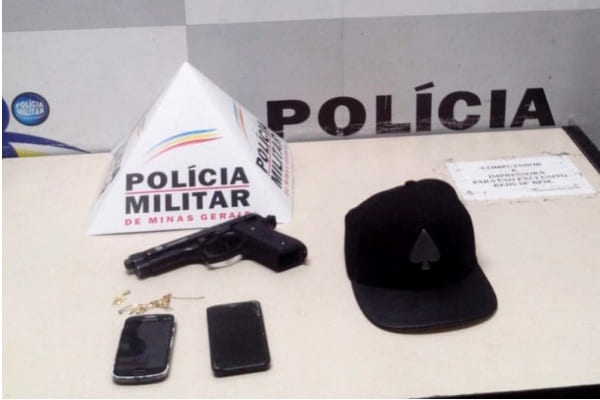 Adolescentes roubam carro e mantêm vítima como refém