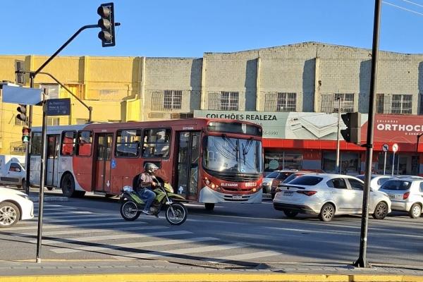 Olímpio Garcia com Firmo de Matos, trânsito caótico, terra de ninguém