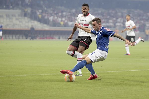 Cruzeiro vence o São Paulo e segue em frente na Libertadores 2015