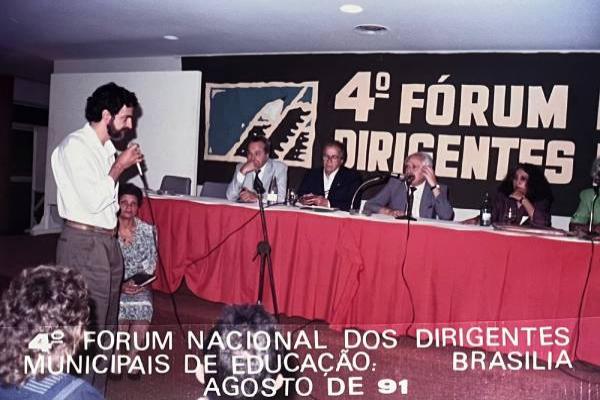 A revolução na educação pública em Contagem entre 1989 e 92